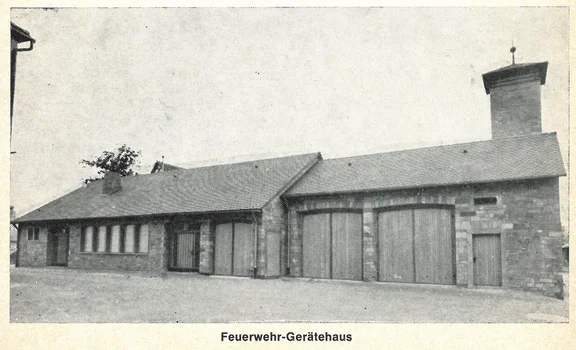 Feuerwehrgeraetehaus-am-alten-Standort-Rathaus.jpg