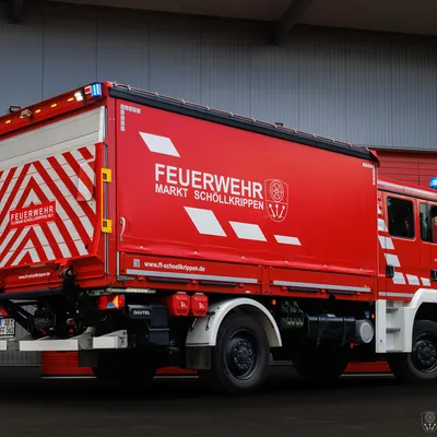 2024_V-LKW_heck-schraeg-blau.jpg