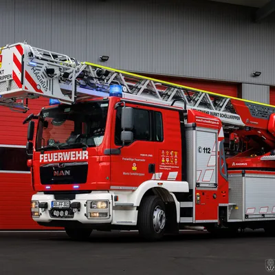 2024_DLAK_front-schraeg-blau.jpg